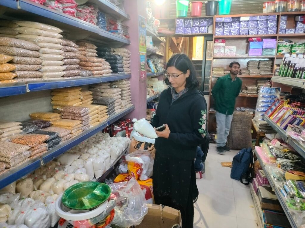 अभियान दल में वरिष्ठ खाद्य सुरक्षा अधिकारी योगिता तिवारी और सहायक दिनेश फर्त्याल सम्मिलित रहे।