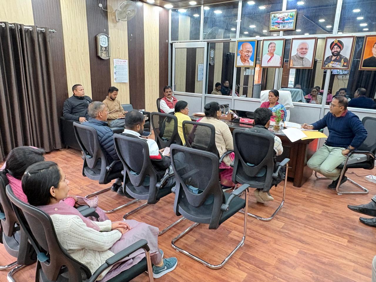 चम्पावत पालिका बोर्ड बैठक: विकास कार्यों और गोल्ज्यू महोत्सव पर फोकस