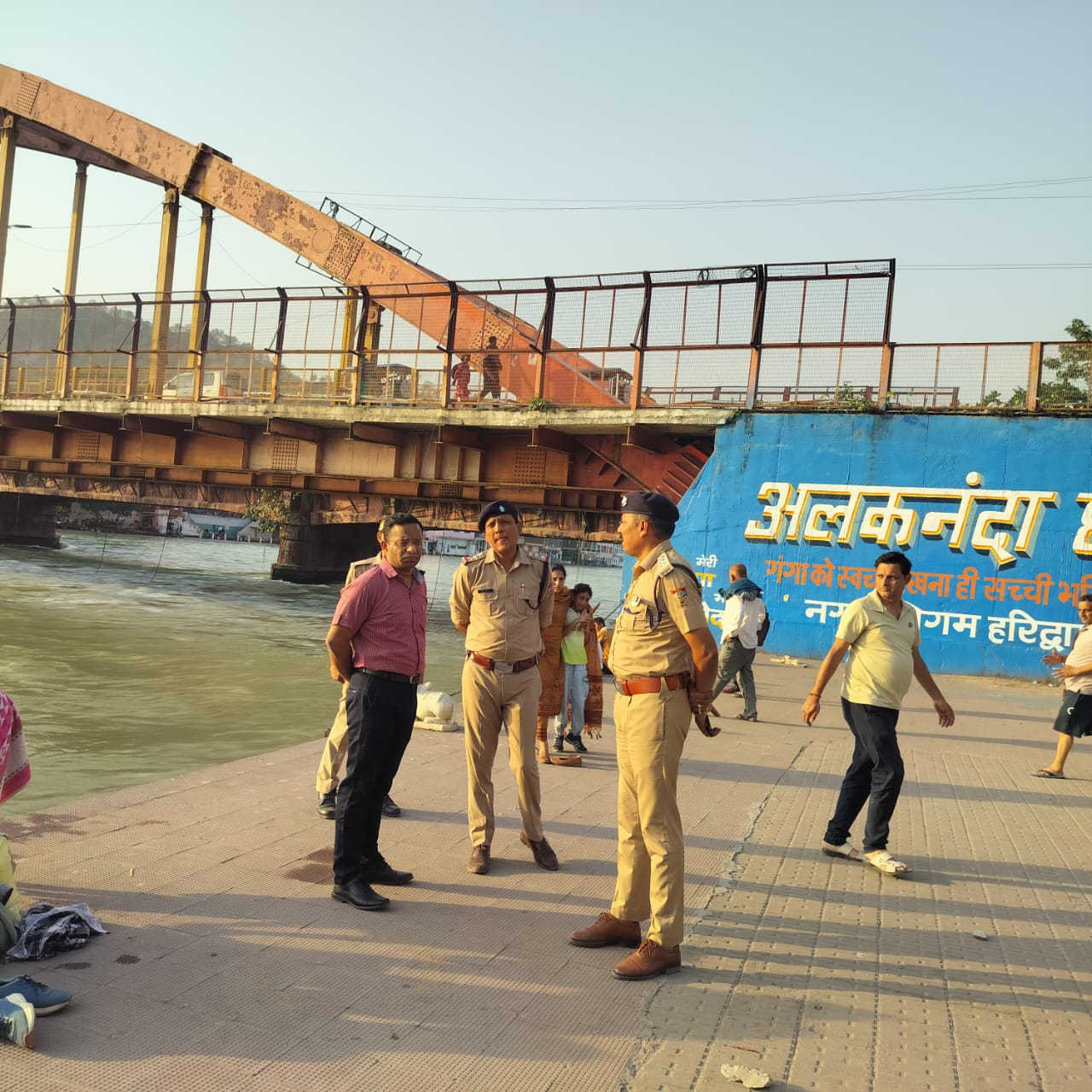 कुंभ मेला एसएसपी ने किया होल्डअप के लिए चिन्हित की भूमि का स्थलीय निरीक्षण