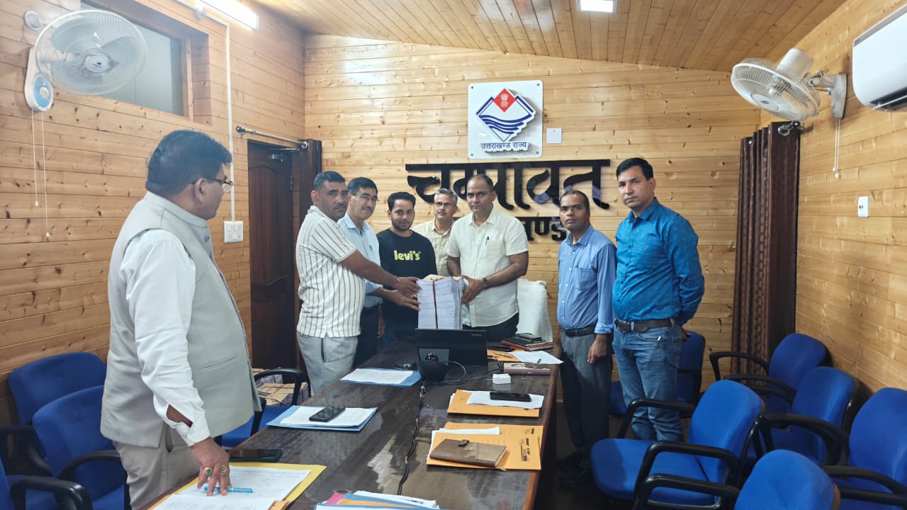 विशेष गहन पुनरीक्षण अभियान को सफल बनाने के लिए जिलाधिकारी ने जनप्रतिनिधियों एवं राजनीतिक दलों के प्रतिनिधियों के साथ की बैठक*